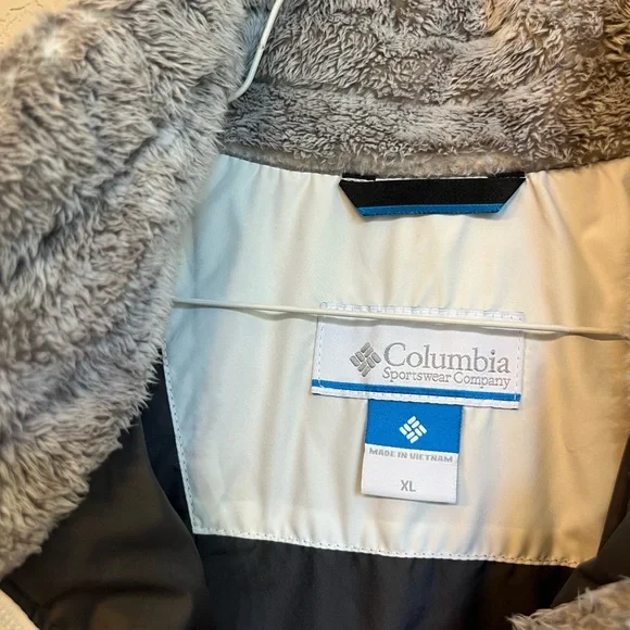 Columbia women’s quilted vest. White. XL - Picture 3 of 3